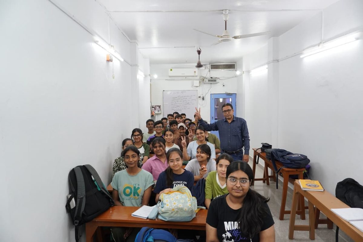 Maths batch with their teacher at SBD Tricks Tutorials