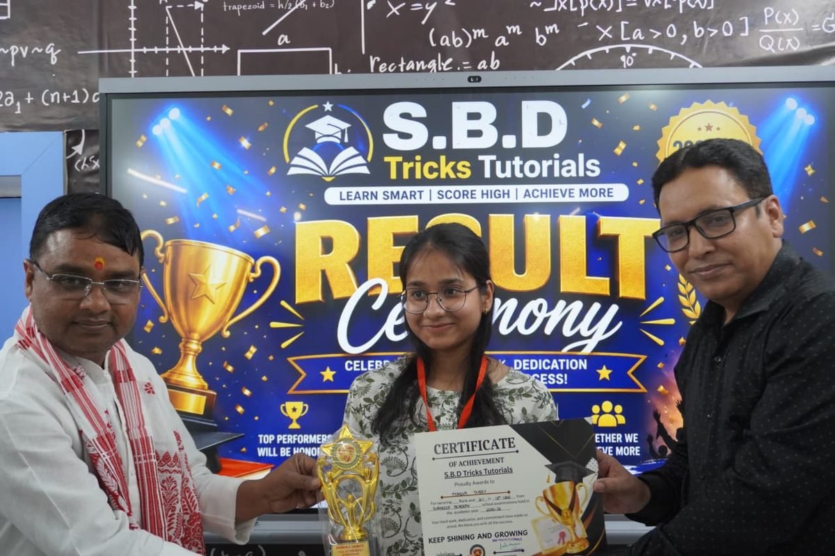 Student with a trophy and certificate at the SBD result ceremony
