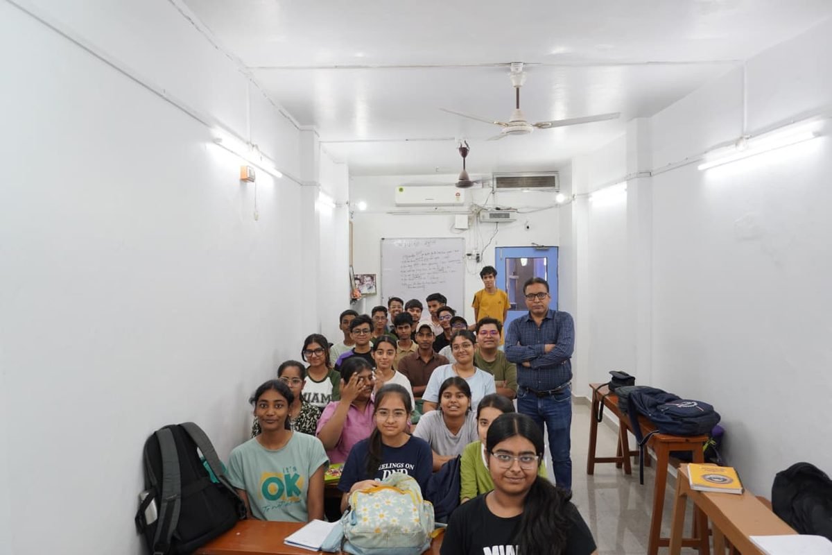A maths batch with their teacher at SBD Tricks Tutorials