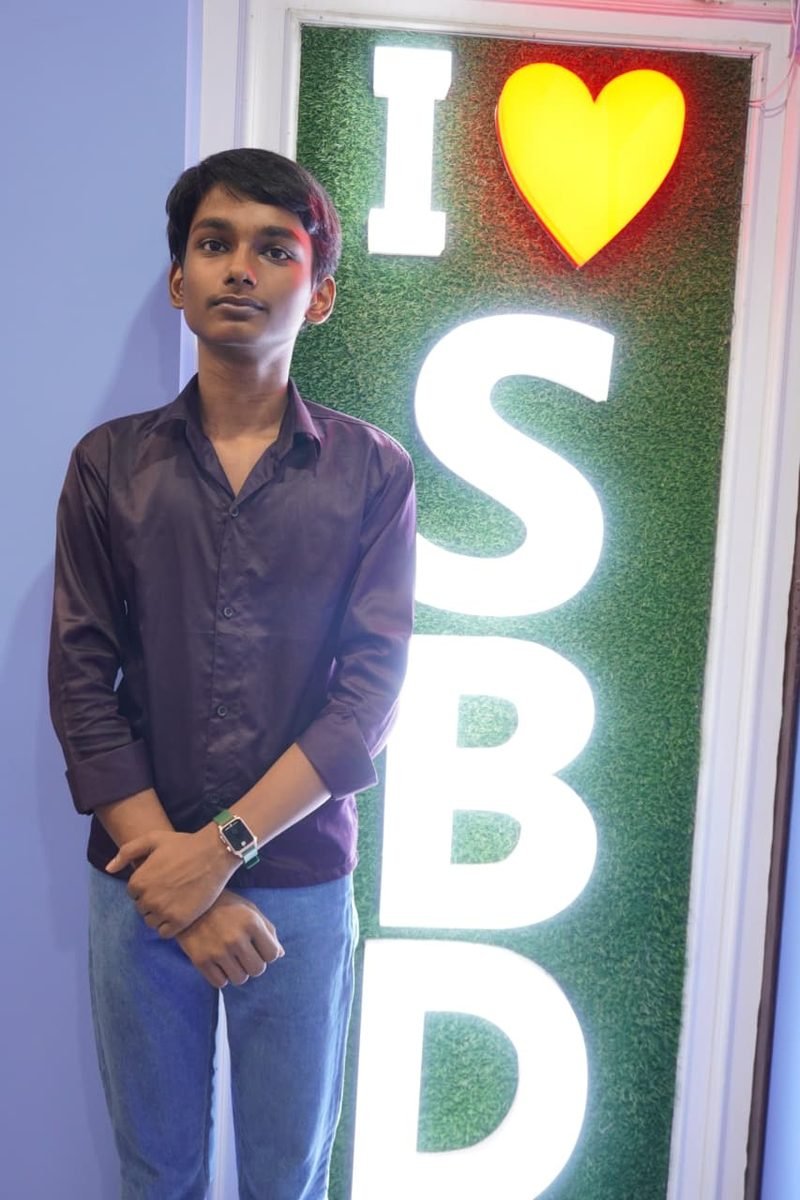 Student at the I love SBD wall